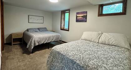 Dockside Retreat on the Canal on Lake Bemidji- 4BR, 3BA-Hot Tub-Fireplace!