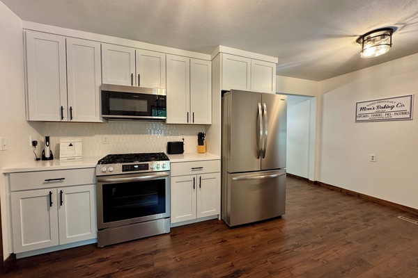 Refrigerador, microondas, horno, placa de cocina