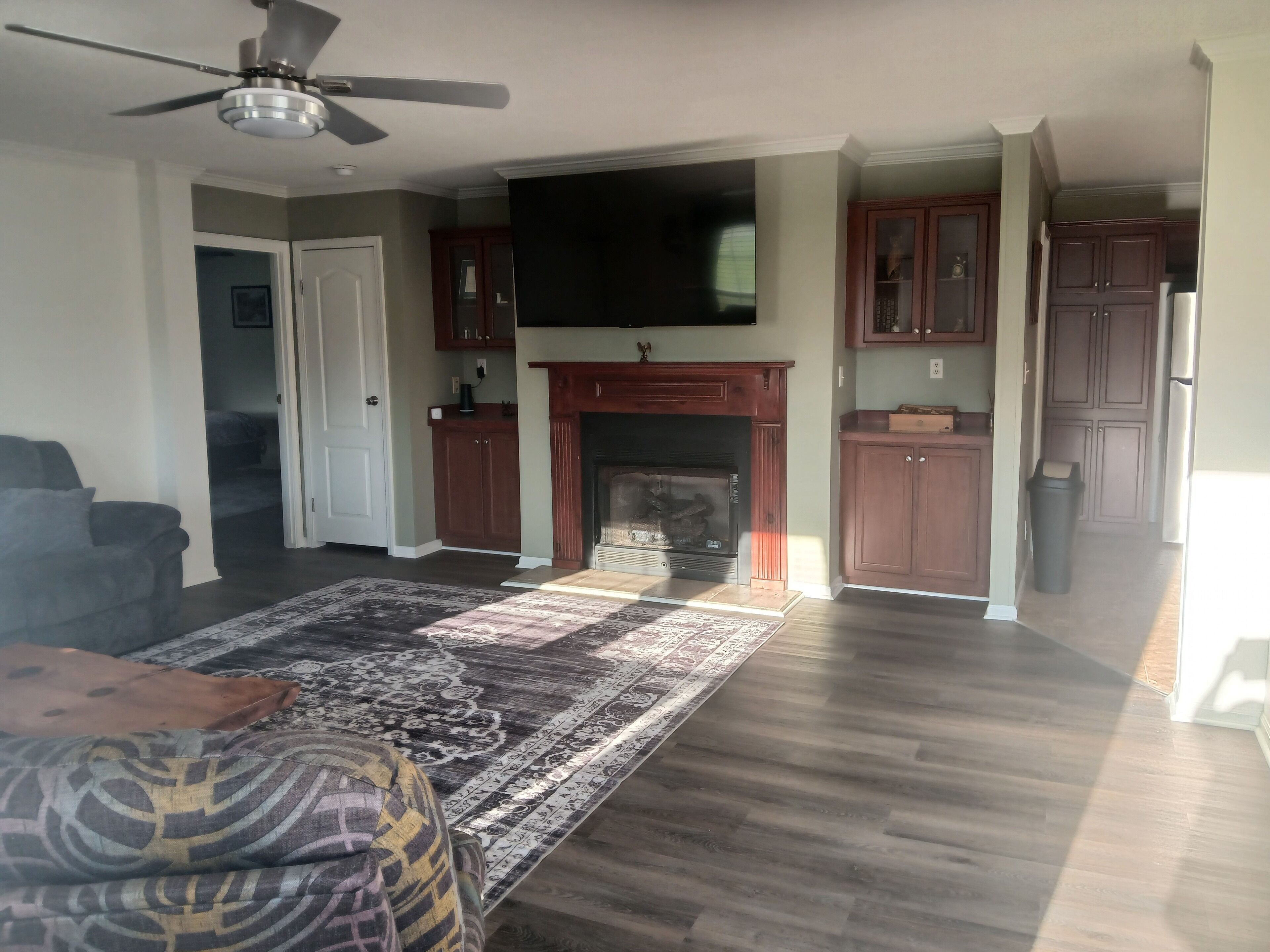 Smart TV, reproductor de DVD, libros y videoteca 