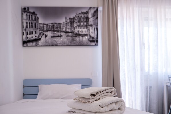 5 bedrooms, iron/ironing board, WiFi - Venice Mestre Center (Unknown)
