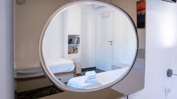 5 habitaciones, tabla de planchar con plancha y wifi