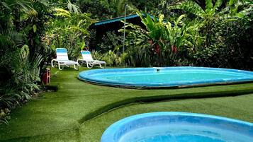 Kolam renang terbuka