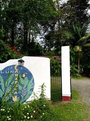 Exterior detail - luna caribena (Cahuita)