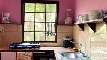 Cabin, Garden View | Private kitchen