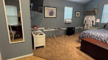1 bedroom, desk, iron/ironing board, WiFi (free)