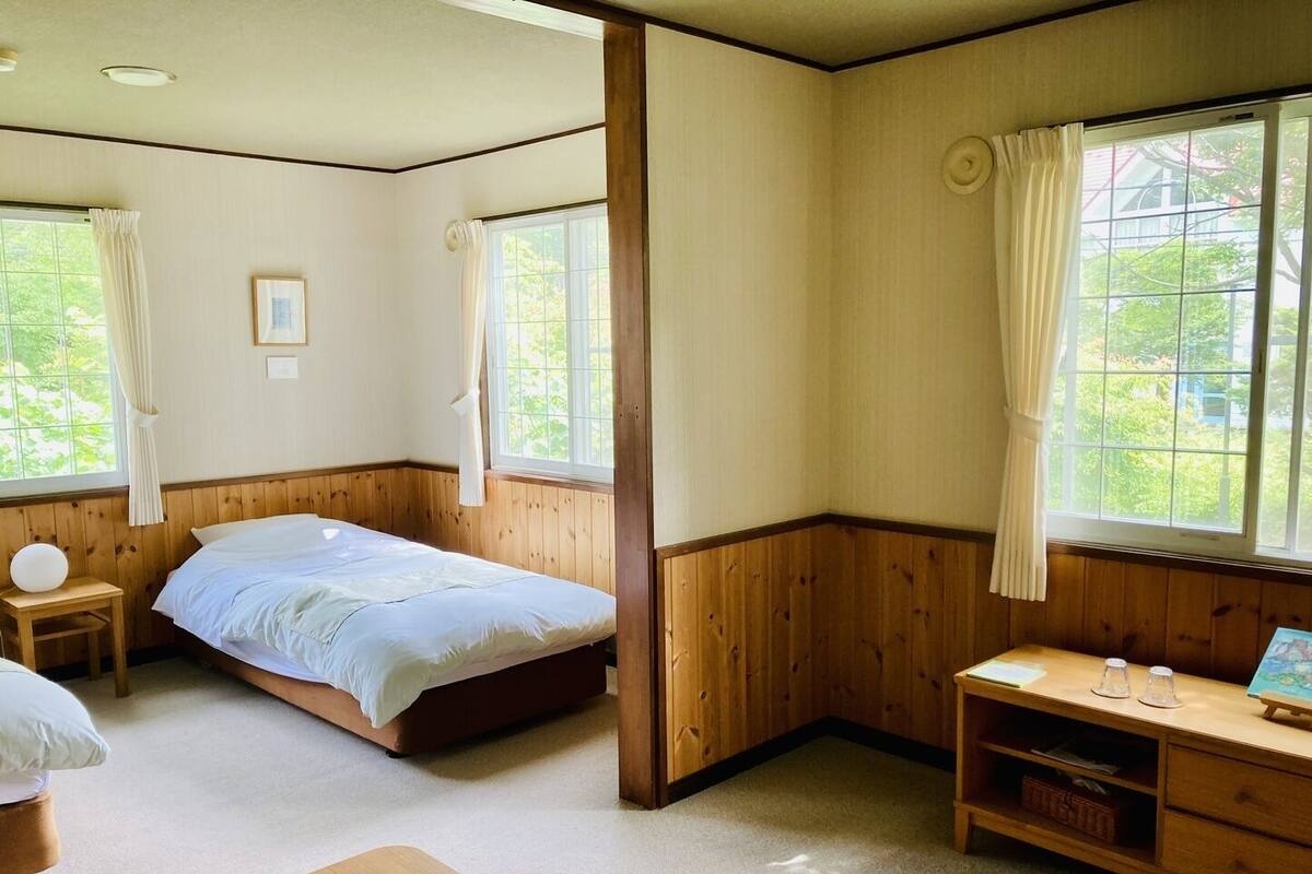 Down comforters, WiFi (free), bed sheets