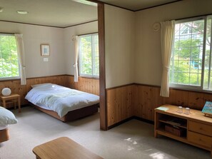 Habitación Deluxe con 2 camas individuales, vistas al jardín | Edredones de plumas, wifi gratis, ropa de cama