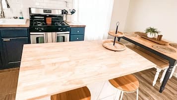 KylskÄp, mikrovÄgsugn, ugn och spishÀll