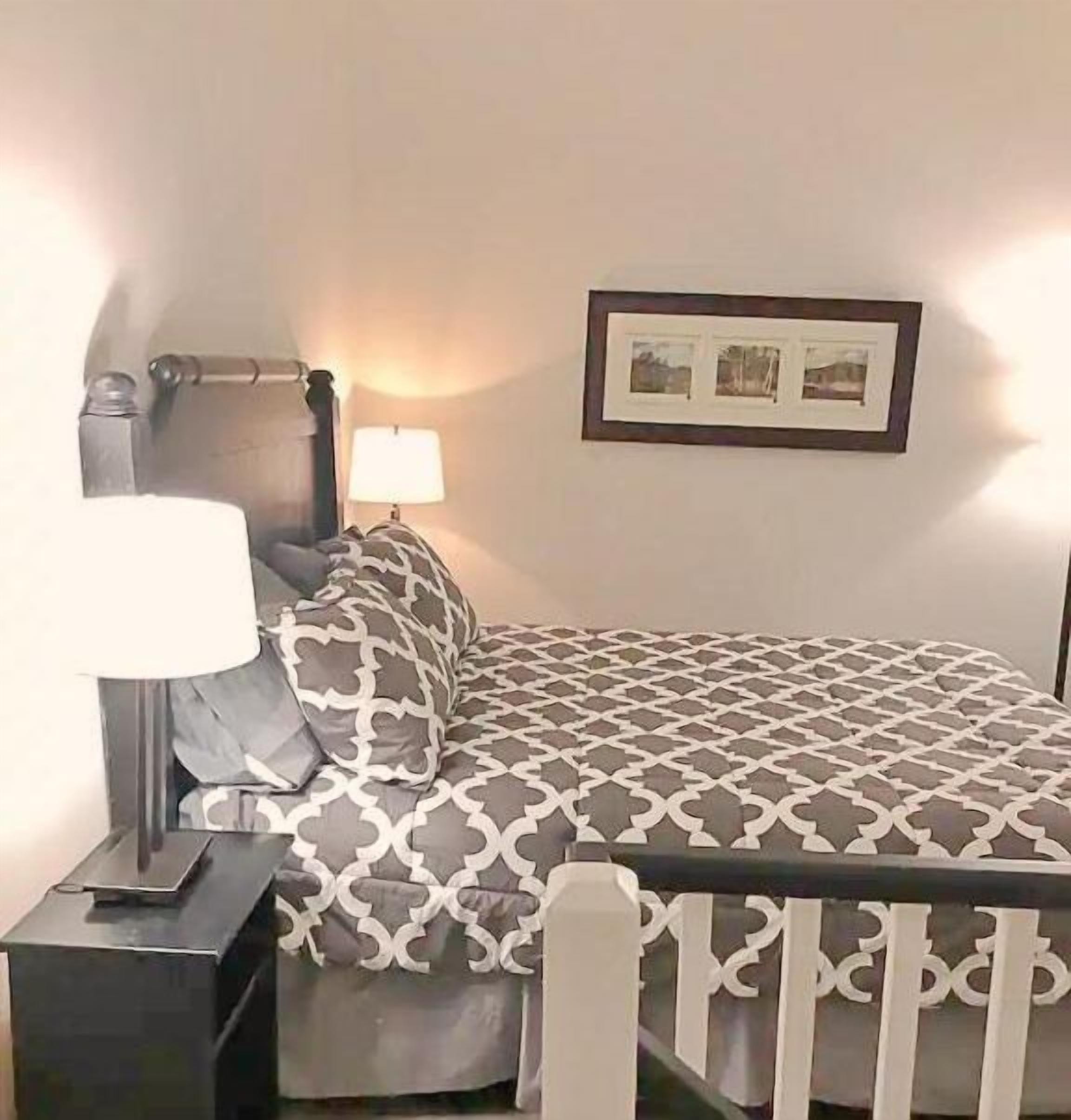 Standard Apartment, 2 Bedrooms, Balcony, Mountain View