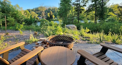 RiverSong - Charming McKenzie Riverside Guest House