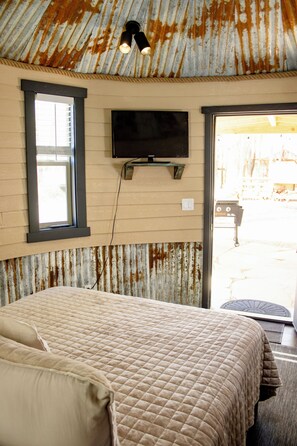 1 bedroom, Internet, bed sheets - Coyote Park Silo (Mancos)