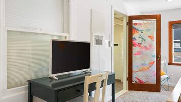 House, Multiple Beds, Patio (Cottage at the Point) | Interior