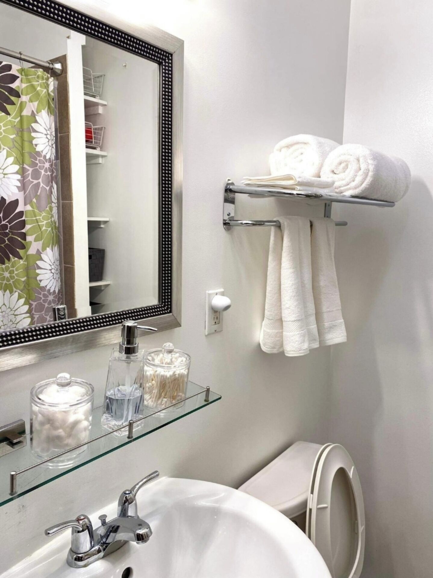 吹风机、毛巾、肥皂、洗发水