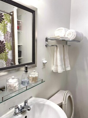 Hårføner, håndklær, såpe og sjampo