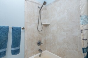 Apartamento, 1 cama de matrimonio con sofá cama (Fairway Terrace#H208) | Baño