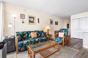 Condo, 1 Queen Bed with Sofa bed (Alii Villas#318) | Living area - Alii Villas#318 (Kailua-Kona)