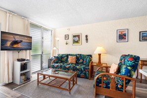 Condo, 1 Queen Bed with Sofa bed (Alii Villas#318) | Living area - Alii Villas#318 (Kailua-Kona)