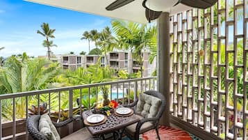 Condo, 1 Queen Bed with Sofa bed (Alii Villas#318 Top Floor with Garden) | Outdoor dining