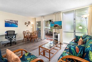 Appartement, 1 queensize bed met slaapbank (Alii Villas#318 Top Floor with Garden) | Woonruimte
