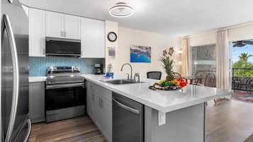 Condo, 1 Queen Bed with Sofa bed (Alii Villas#318 Top Floor with Garden) | Private kitchen