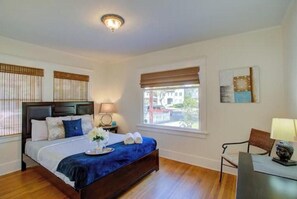 3 bedrooms, iron/ironing board, WiFi, bed sheets