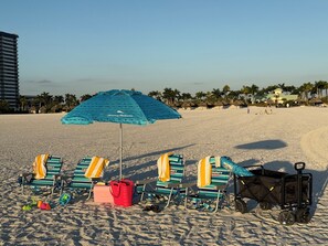 Liegestühle, Strandtücher