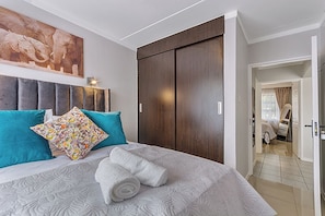 2 chambres, fer et planche à repasser, Wi-Fi, draps fournis