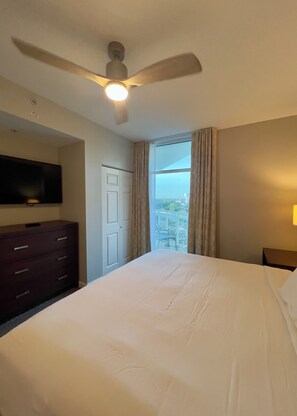 2 bedrooms, in-room safe, iron/ironing board, free WiFi