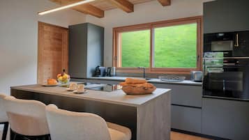 KĂŒhlschrank, Mikrowelle, Ofen, Herdplatte