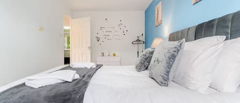 Iron/ironing board, WiFi, bed sheets