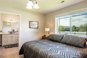 3 chambres, bureau, Wi-Fi gratuit, draps fournis