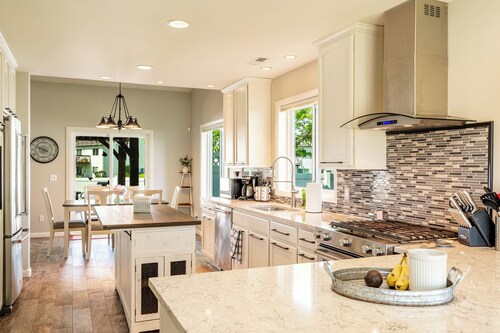 3-bedroom house in amazing Sheridan with WiFi, AC