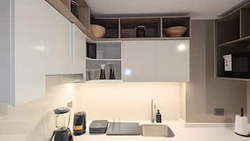 Superior Apartment, 1 Bedroom, City View | Private kitchen