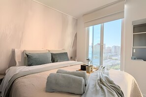 Superior-Apartment, 1 Schlafzimmer, Stadtblick | Bügeleisen/Bügelbrett, kostenloses WLAN, Bettwäsche