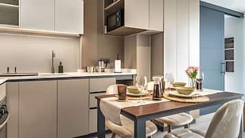 Superior Apartment, 1 Bedroom, City View | Private kitchen