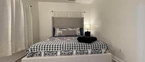 4 bedrooms, iron/ironing board, WiFi, bed sheets