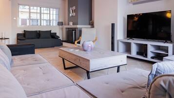 Smart TV y chimenea