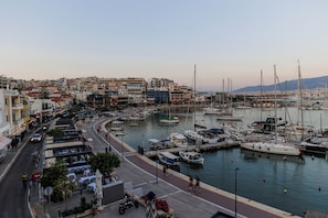 Marina - Seaside Grey Pearl Villa
Sea Views, Ideal for Artists & Dreamers (Pireas)