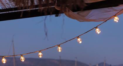 Seaside Grey Pearl Villa
Sea Views, Ideal for Artists & Dreamers