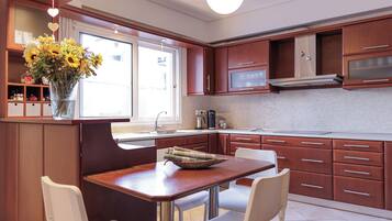 Oven, dishwasher, paper towels