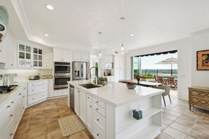 Mikrowelle, Ofen, Herdplatte, Geschirrspüler