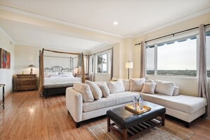 5 bedrooms, iron/ironing board, WiFi, bed sheets - Exquisite Panoramic View Estate (Newport Beach)