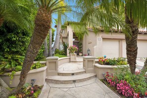 Property grounds - Exquisite Panoramic View Estate (Newport Beach)