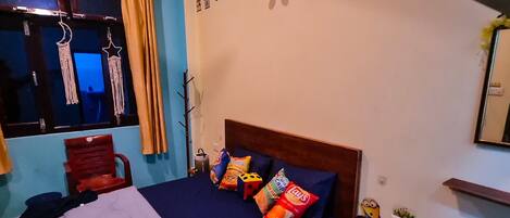 4 bedrooms, WiFi, bed sheets