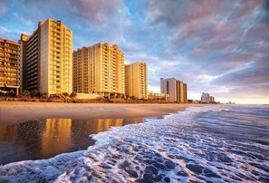 Beach nearby - 2 bedroom deluxe at Ocean Boulevard Wyndham! Great room at a wonderful Property! (North Myrtle Beach)