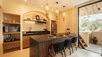 Kühlschrank, Mikrowelle, Toaster, Kochgeschirr/Geschirr/Besteck