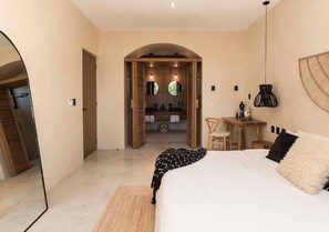 5 bedrooms, WiFi, bed sheets