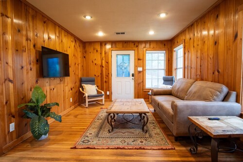 Farm House 15 mins from FWTX - Pets Welcome