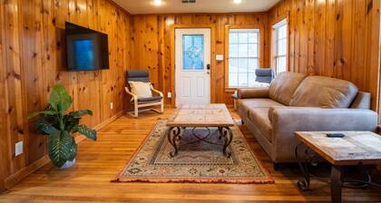Farm House 15 mins from FWTX - Pets Welcome