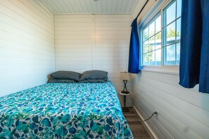 1 bedroom, desk, iron/ironing board, WiFi